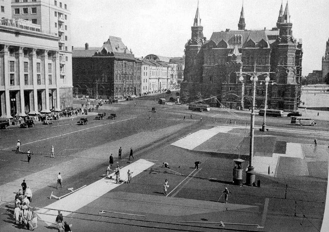 Ложные дороги и кварталы на Манежной площади в 1941 году