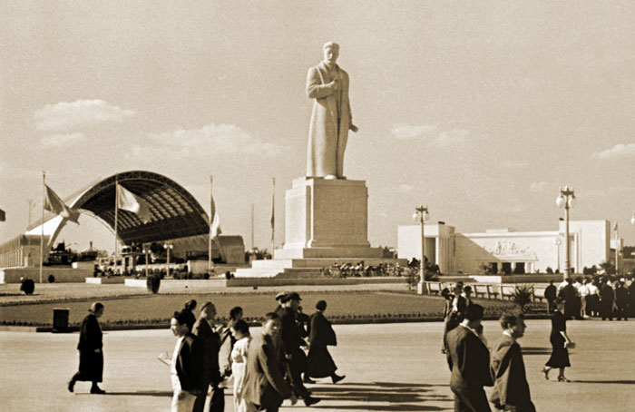 Памятник Сталину на ВДНХ (ВСХВ)