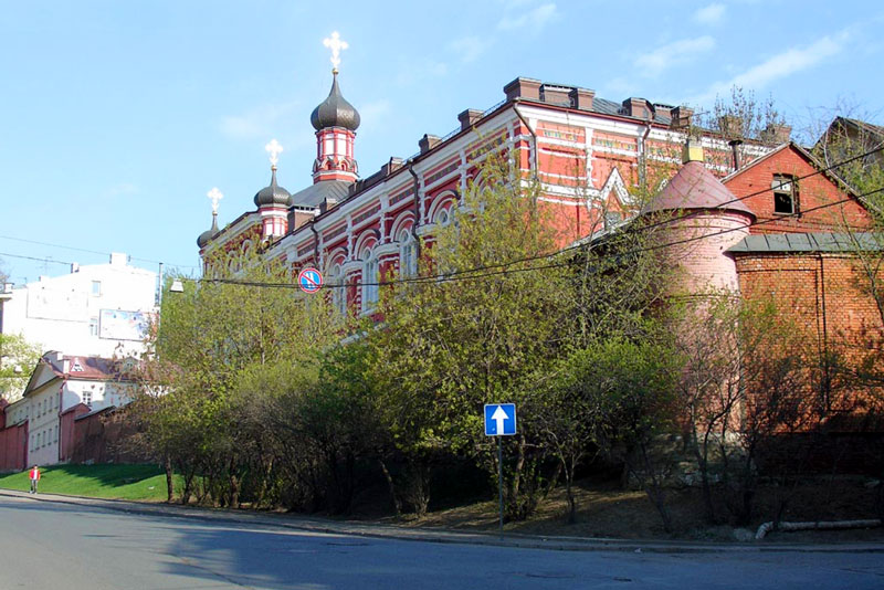 Стены и башня Рождественского монастыря