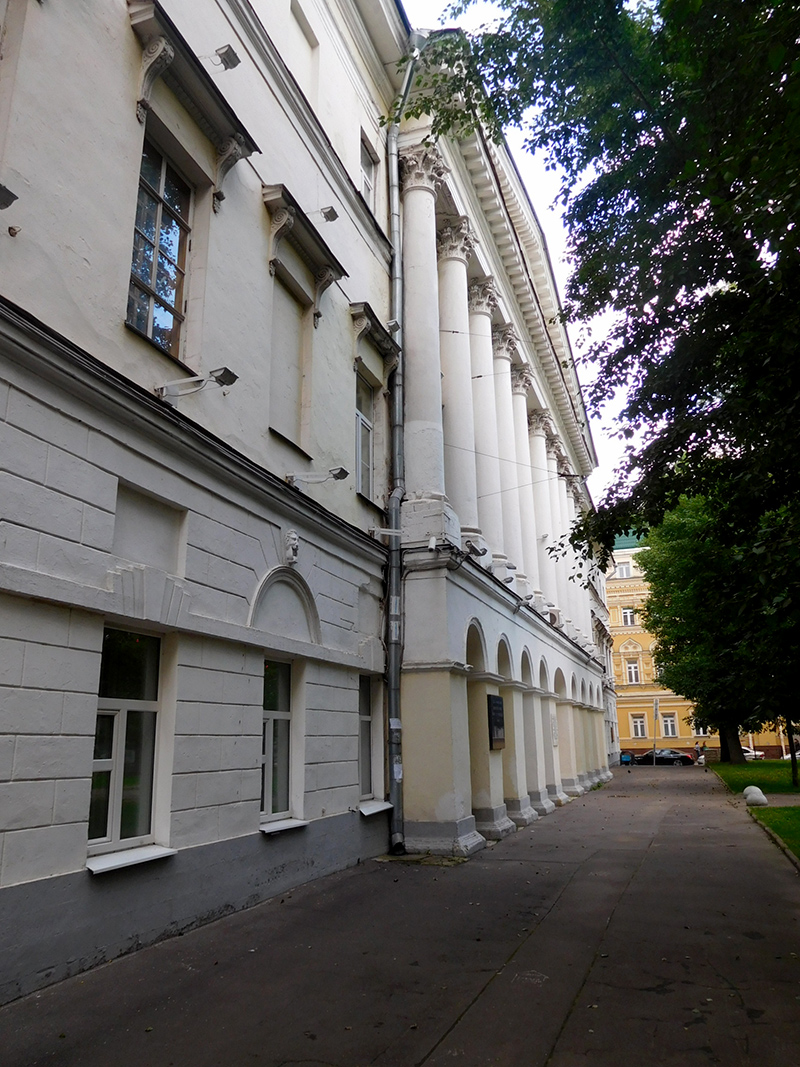 Коммерческое училище на Остоженке в городе Москве