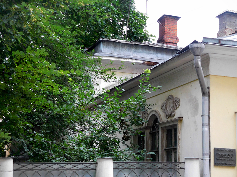 Вид на мезонин дома Кузнецова в Мансуровском переулке, 11
