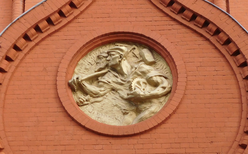 Барельеф на здании Городской думы Москвы на Площади Революции, 2