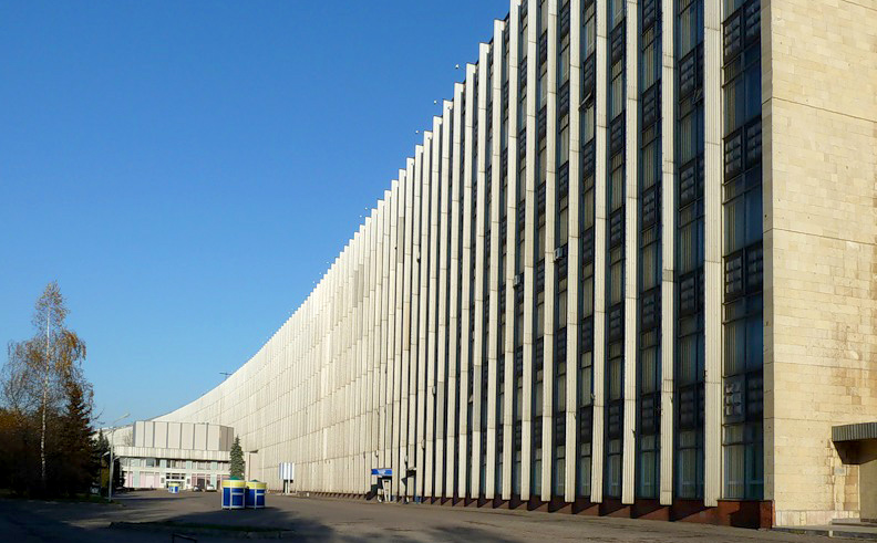 Фасад самого большого дома в Москве