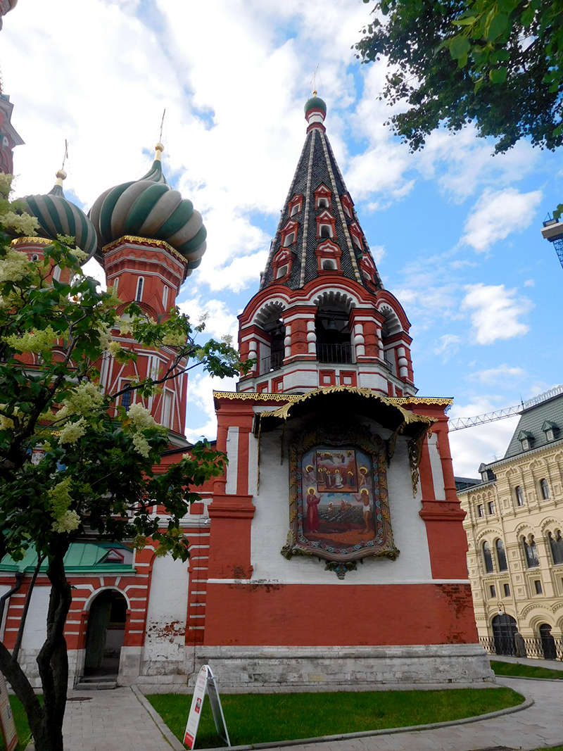 Колокольня собора Василия Блаженного в Москве