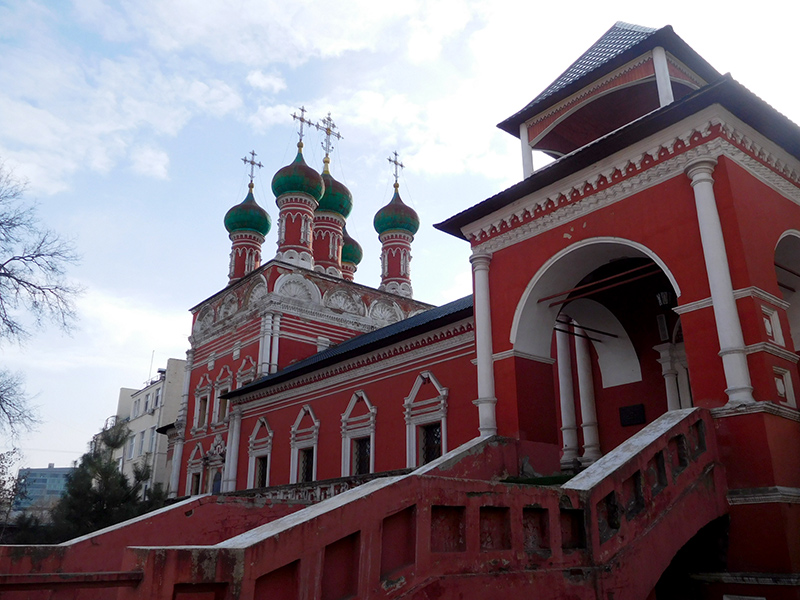 Высоко-Петровский монастырь в Москве: церковь Сергия Радонежского
