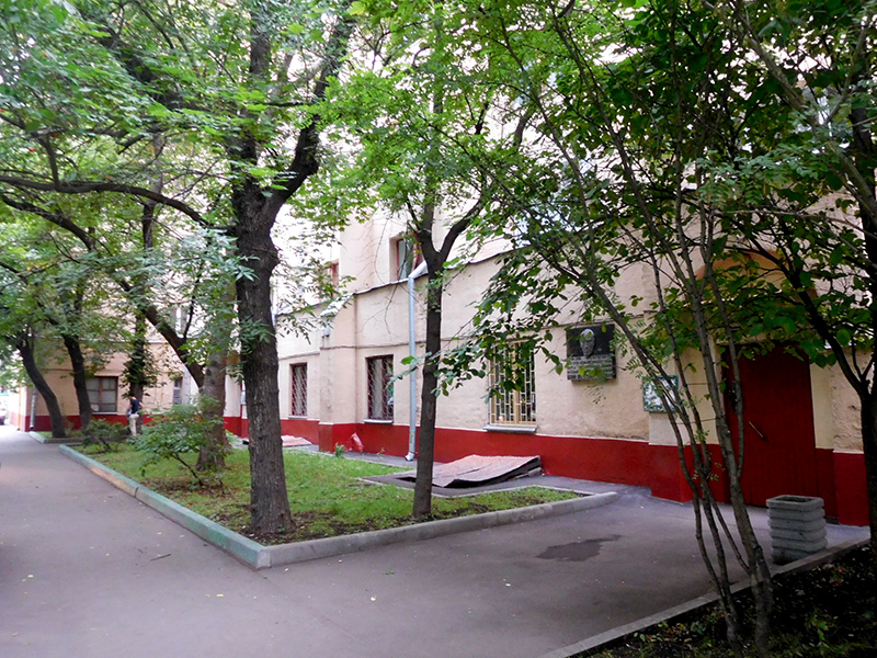 Дворик дома на Большой Полянке, 28 в Москве