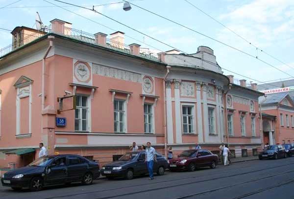 Усадьба Карабановых по улице Бауманская, дом 38 в Москве