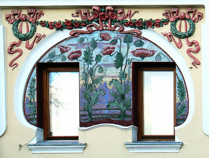 Мозаичное панно "Маки на закате" на особняке Беляева в Москве