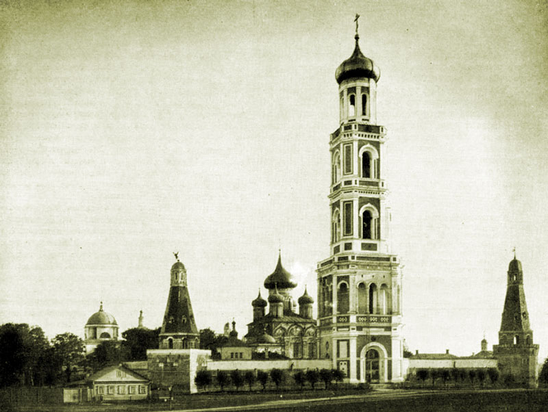 Колокольня Симонова монастыря в Москве