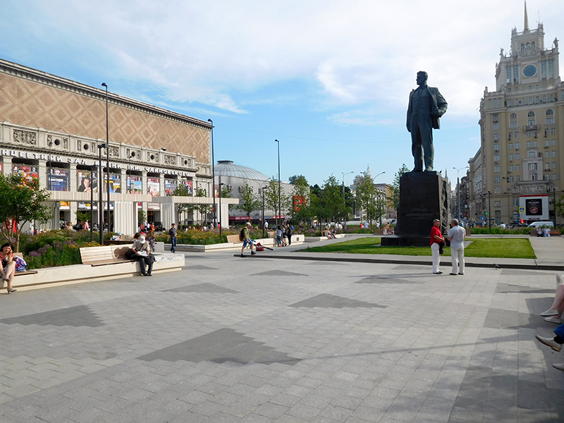 Триумфальная площадь в городе Москве
