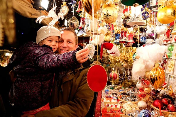 Рождественская ярмарка подарков в ЦДХ в Москве в декабре 2017 года