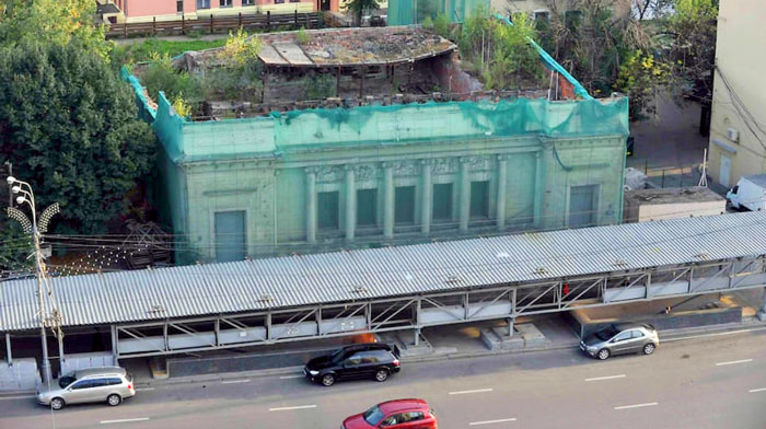 Руины кинотеатра "Форум" на Садовой-Сухаревской улице
