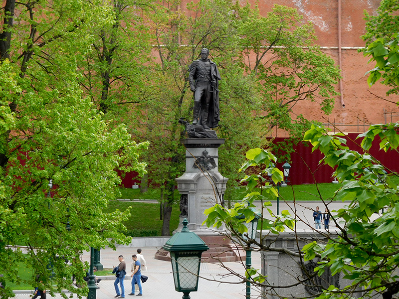 Памятник Александру 1 в Александровском саду