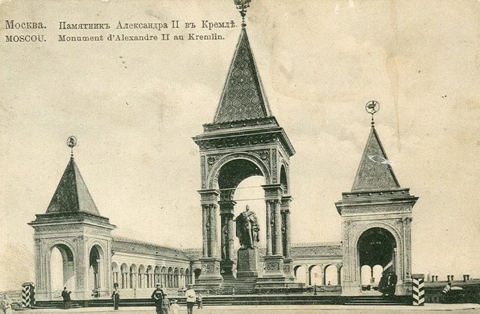 Памятник Александру 2 в Кремле на старом фото