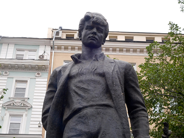 Памятник Есенину в Москве