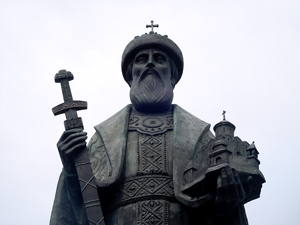 Памятник князю Даниилу Московскому на Серпуховской площади