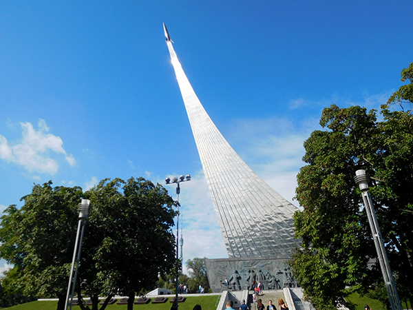 Памятник покорителям космоса в Москве