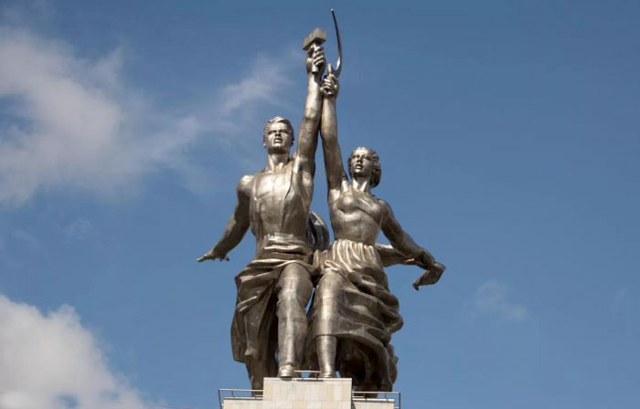 Памятник Рабочий и Колхозница в Москве