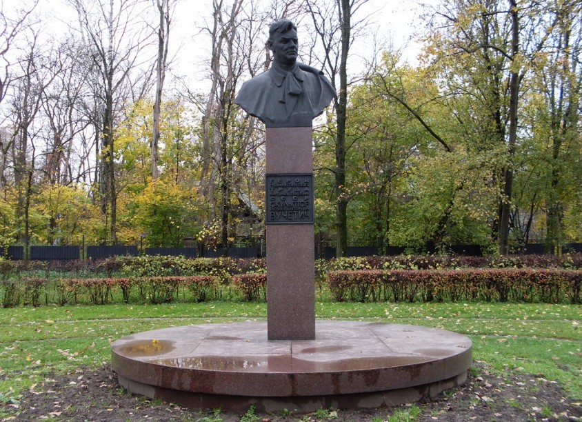 Памятник скульптору Вучетичу в Москве