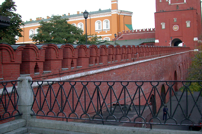 Современный Троицкий мост в Москве
