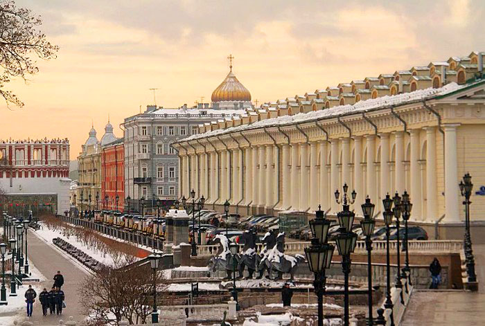 Манежная улица в Москве