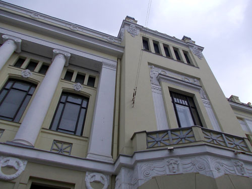 Театр "Ленком" и бывший купеческий клуб на Малой Дмитровке в Москве