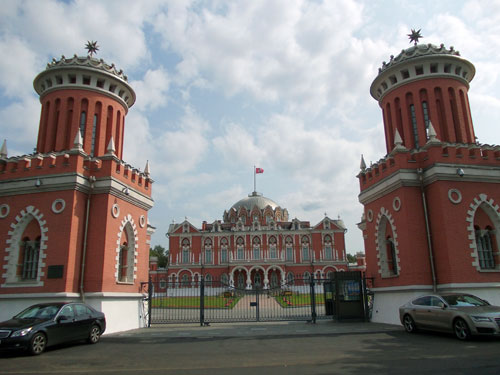 Петровский путевой дворец в городе Москве
