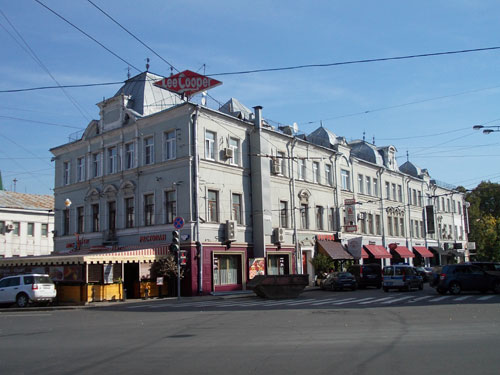 Улица Петровка, дом 30 в Москве