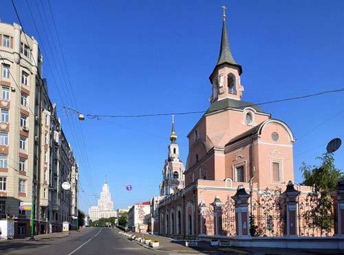 Храм святых апостолов Петра и Павла на Новой Басманной в Москве