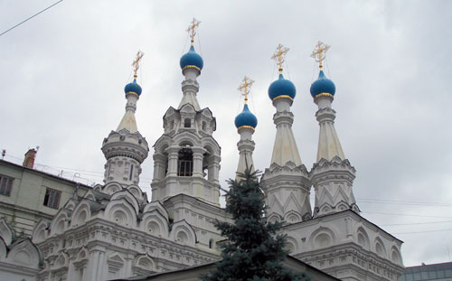 Купола колокольни и храма