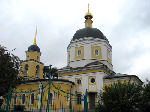 Храм Рождества Христова в селе Черкизове (Новоподрезкове) в Москве