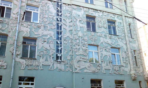 Лепнина на доходном доме церкви Троицы на Грязях в Москве