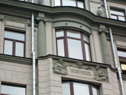 Барельеф на здании Первого Российского страхового общества 