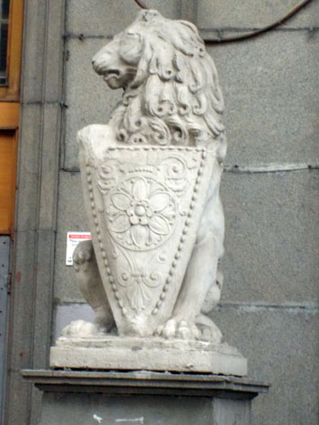 Скульптура Льва на Мясницкой, 15