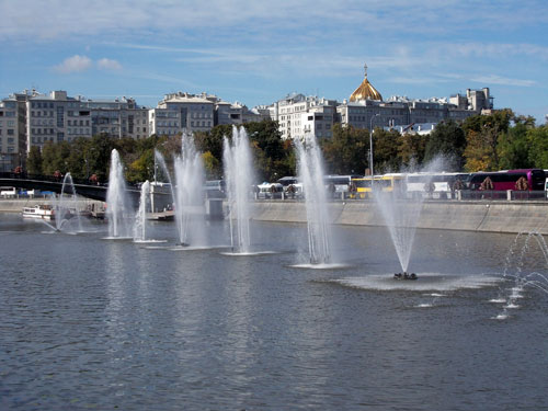 Плавающий фонтан в Москве