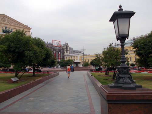 Фонтан на Театральной площади в Москве