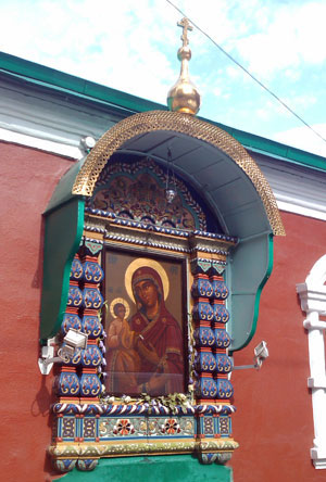 Главная святыня храма - чудотворная икона Троеручица