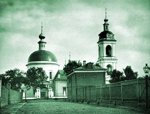 Храм Троицы Живоначальной в Покровском на старой фотографии