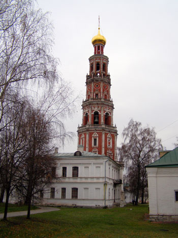 Колокольня Новодевичьего монастыря