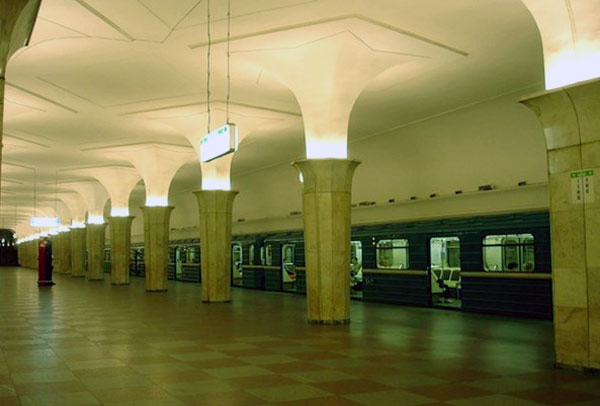 Внутренний зал станции Кропоткинская в Москве