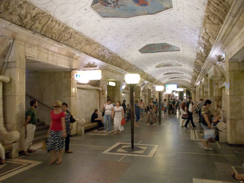 Станция метро Новокузнецкая в Москве