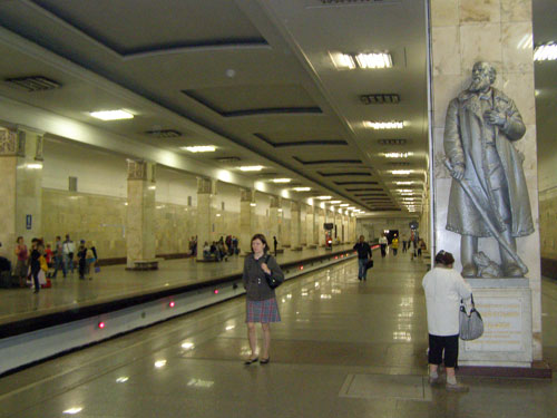 Станция метро Партизанская в Москве