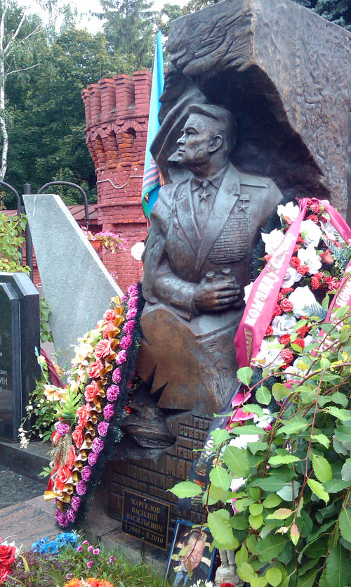 Могила военачальника Маргелова В.Ф. на Новодевичьем кладбище - фото