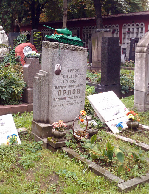 Могила военачальника Орлова В.Ф. на Новодевичьем кладбище - фото