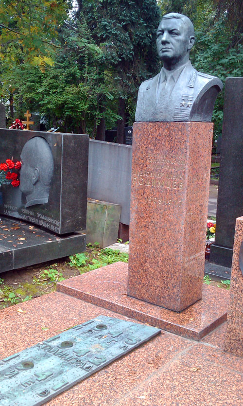 Могила военачальника Родимцева А.И. на Новодевичьем кладбище