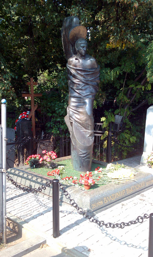 Могила Владимира Высоцкого на Ваганьковском кладбище Москвы