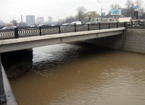 Глебовский мост в Москве на Яузе