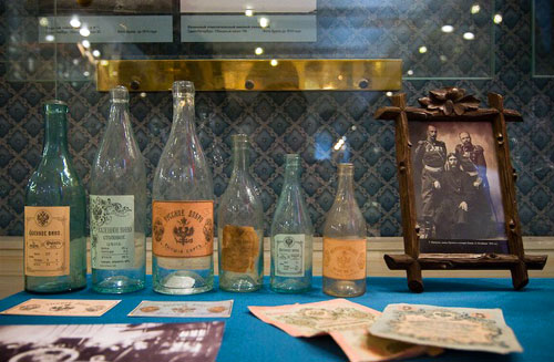 Экспонаты музея водки в Измайловском Кремле Москвы