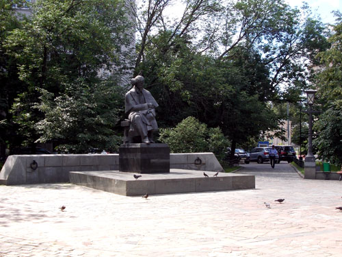 Памятник Николаю Чернышевскому в Москве