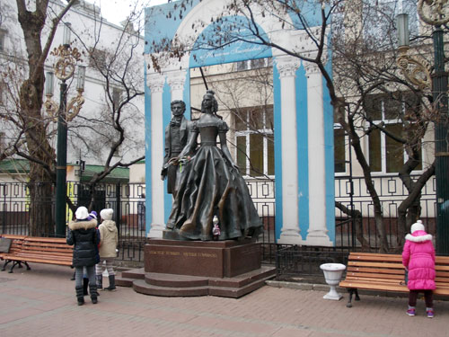 Картинки по запросу Пушкин и Гончарова у Никитских ворот
